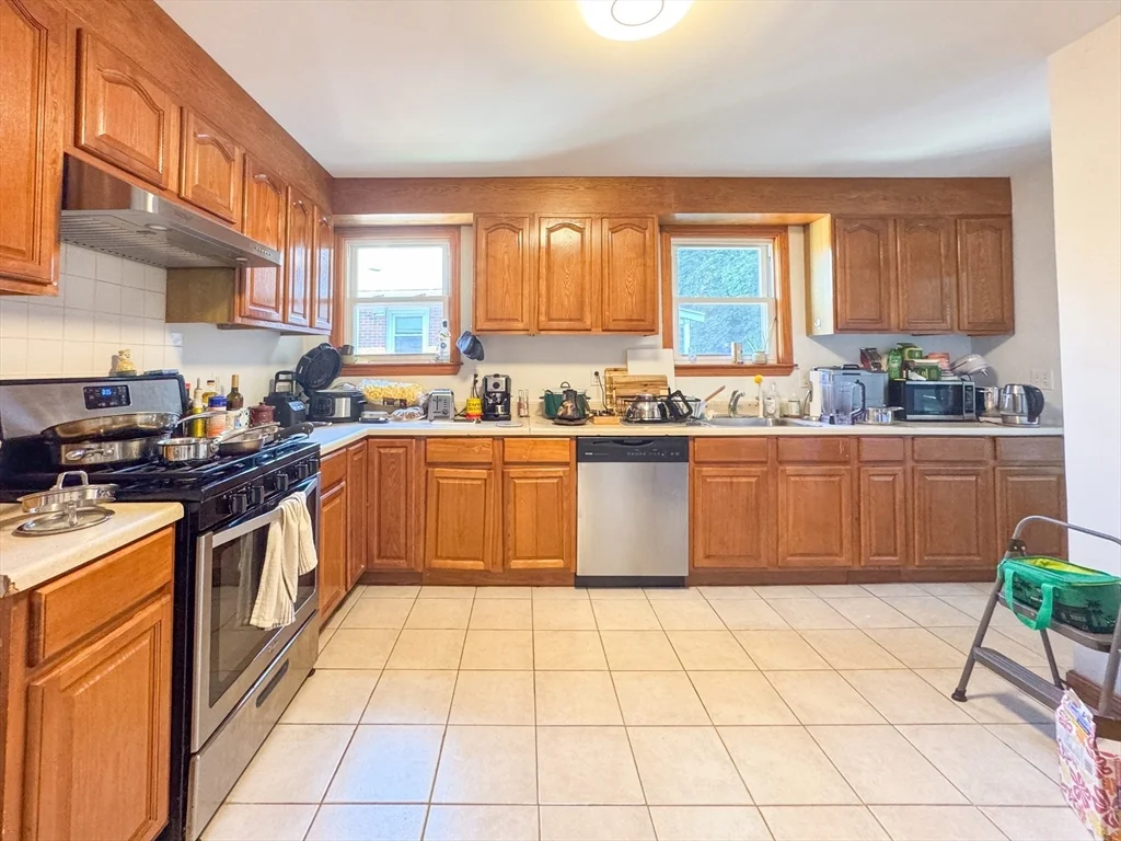 3 bed, 1 bath apartment for rent at 64 Colborne Rd Unit 64, Brighton — photo 5 of 14