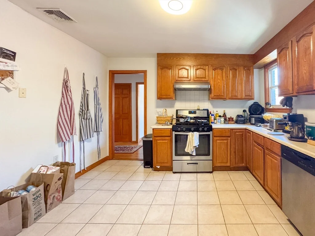3 bed, 1 bath apartment for rent at 64 Colborne Rd Unit 64, Brighton — photo 6 of 14