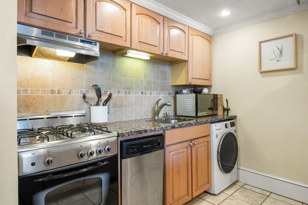 1 bed, 1 bath apartment for rent at 64 Commonwealth Unit 3, Back Bay — photo 13 of 26