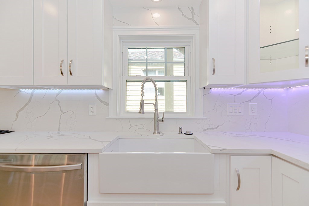 3 bed, 2 bath apartment for rent at 64 Crescent St Unit 1, Swampscott — photo 16 of 38
