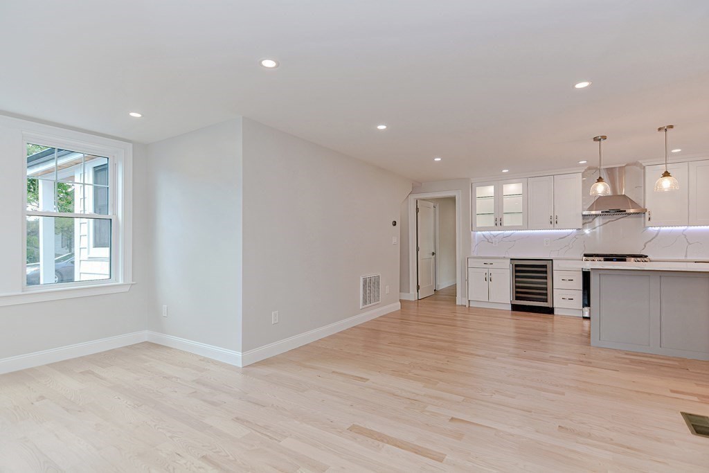 3 bed, 2 bath apartment for rent at 64 Crescent St Unit 1, Swampscott — photo 18 of 38