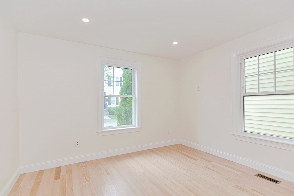3 bed, 2 bath apartment for rent at 64 Crescent St Unit 1, Swampscott — photo 32 of 38