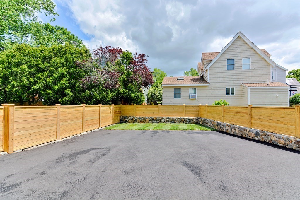 3 bed, 2 bath apartment for rent at 64 Crescent St Unit 1, Swampscott — photo 6 of 38