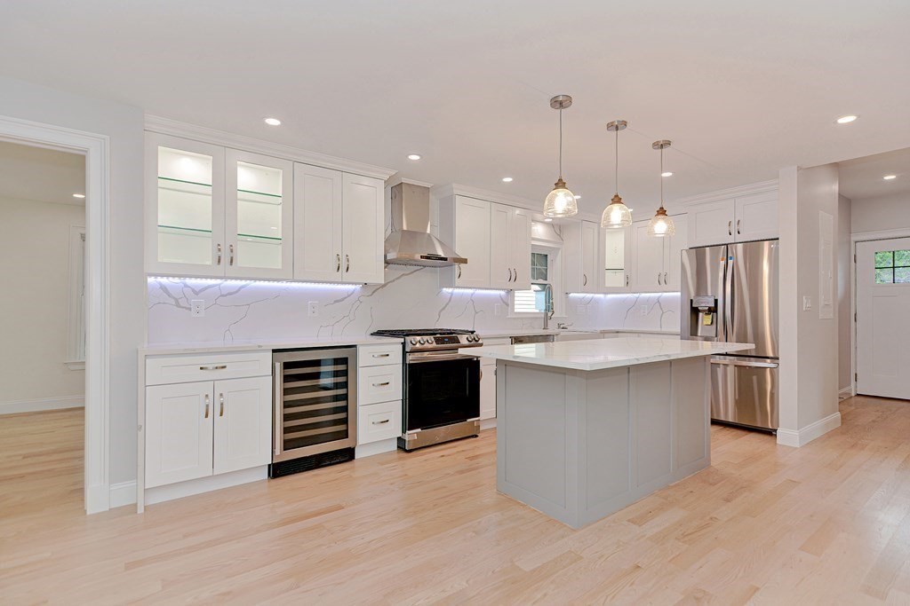 3 bed, 2 bath apartment for rent at 64 Crescent St Unit 1, Swampscott — photo 9 of 38