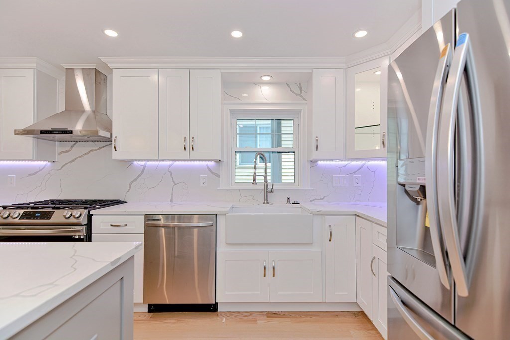 3 bed, 2 bath apartment for rent at 64 Crescent St Unit 1, Swampscott — photo 11 of 38