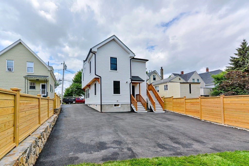 3 bed, 2 bath apartment for rent at 64 Crescent St Unit 1, Swampscott — photo 4 of 38
