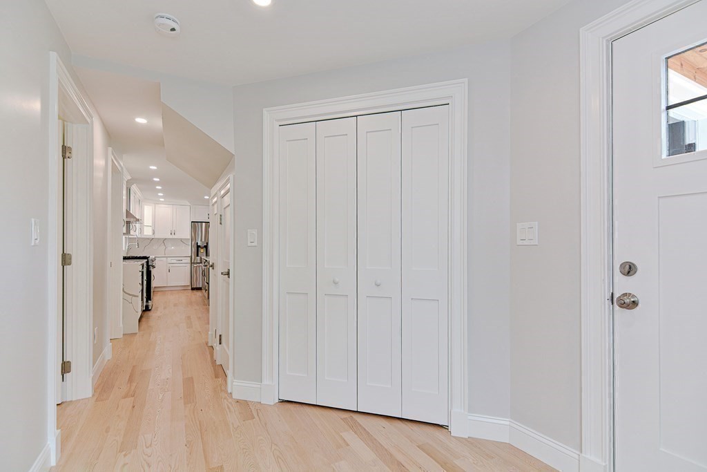 3 bed, 2 bath apartment for rent at 64 Crescent St Unit 1, Swampscott — photo 27 of 38