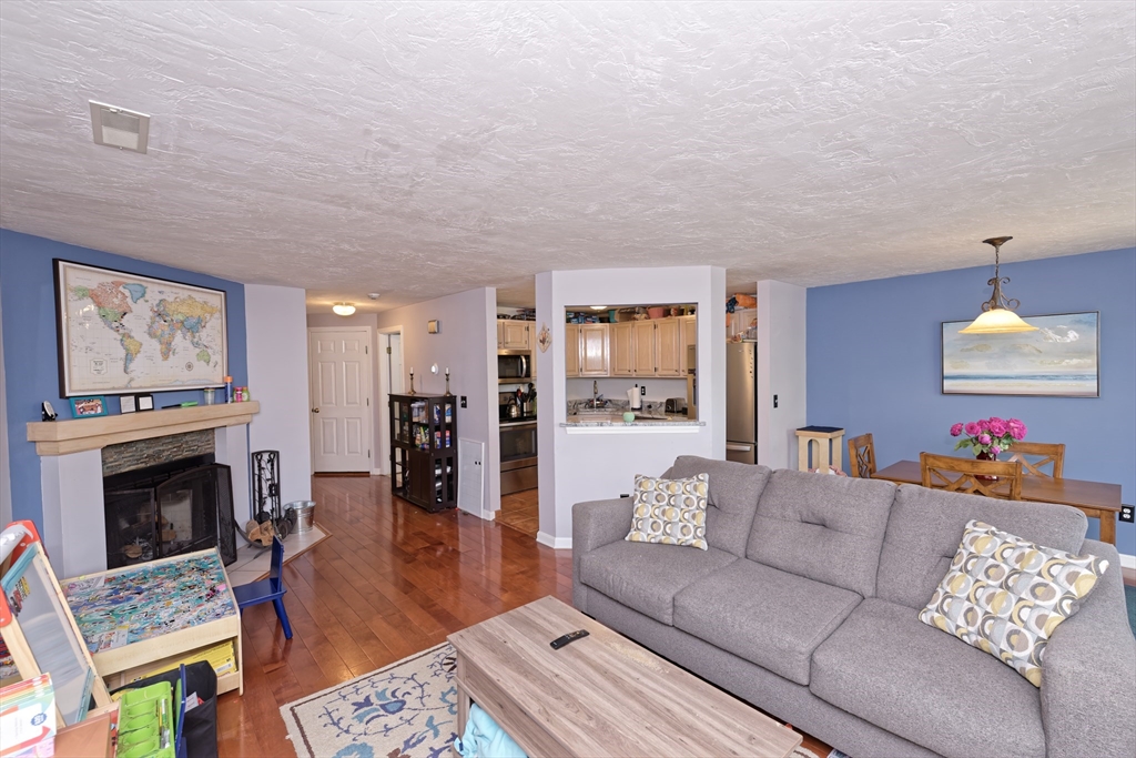 2 bed, 1 bath apartment for rent at 64 Crystal Brook Way Unit B, Marlborough — photo 7 of 41