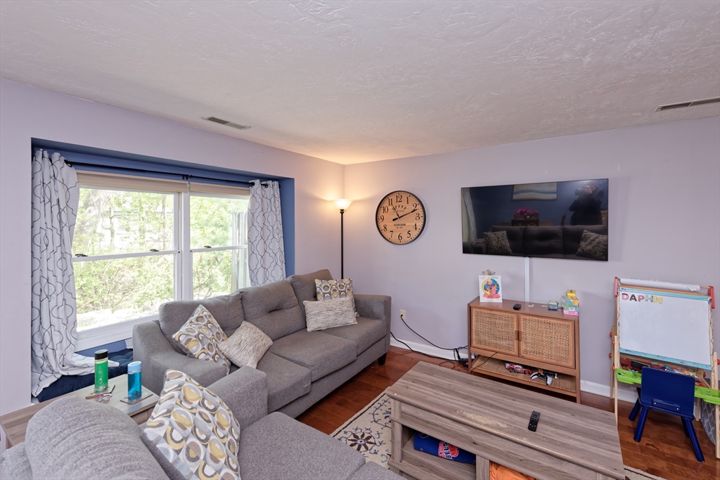 2 bed, 1 bath apartment for rent at 64 Crystal Brook Way Unit B, Marlborough — photo 6 of 41