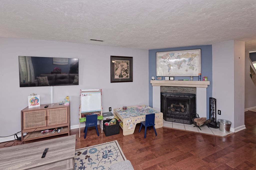 2 bed, 1 bath apartment for rent at 64 Crystal Brook Way Unit B, Marlborough — photo 5 of 41
