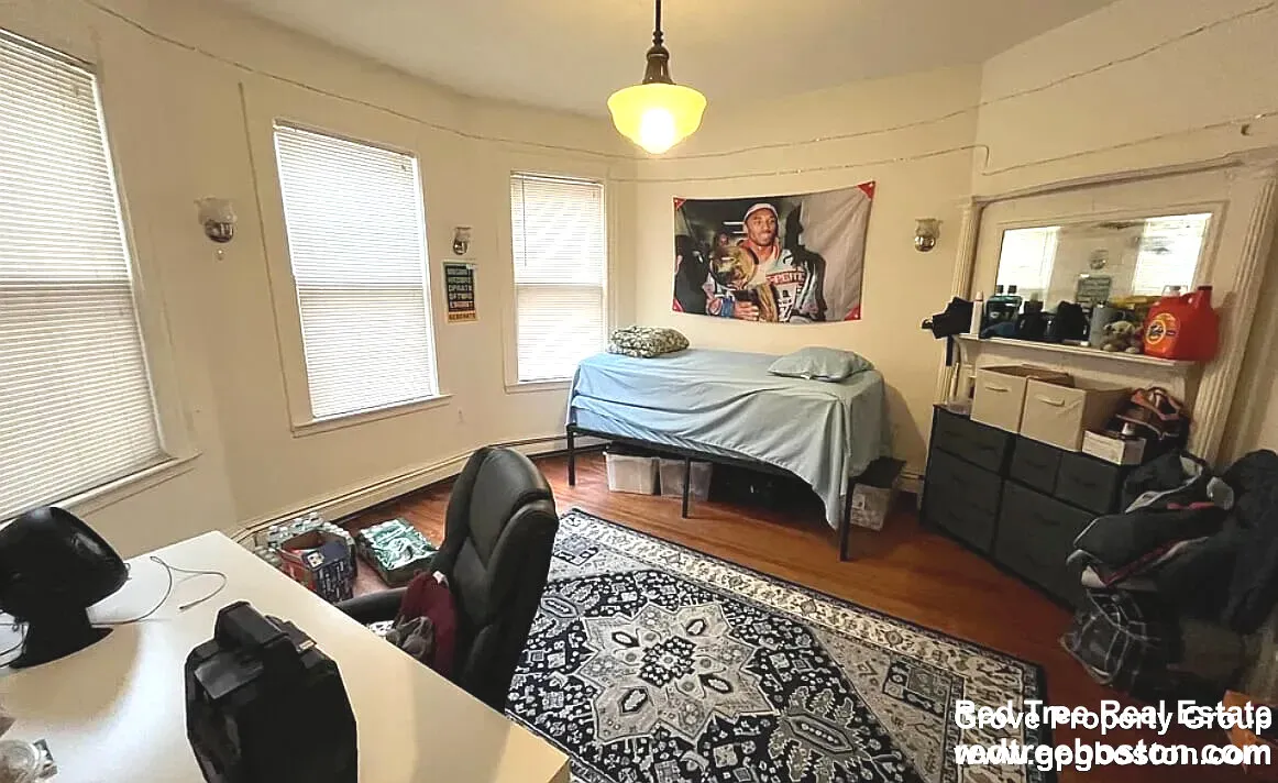 6 bed, 2.5 bath apartment for rent at 64 Fisher Ave Unit 1, Mission Hill — photo 4 of 5