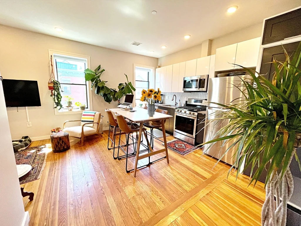 2 bed, 1 bath apartment for rent at 64 Frankfort St Unit 5, East Boston