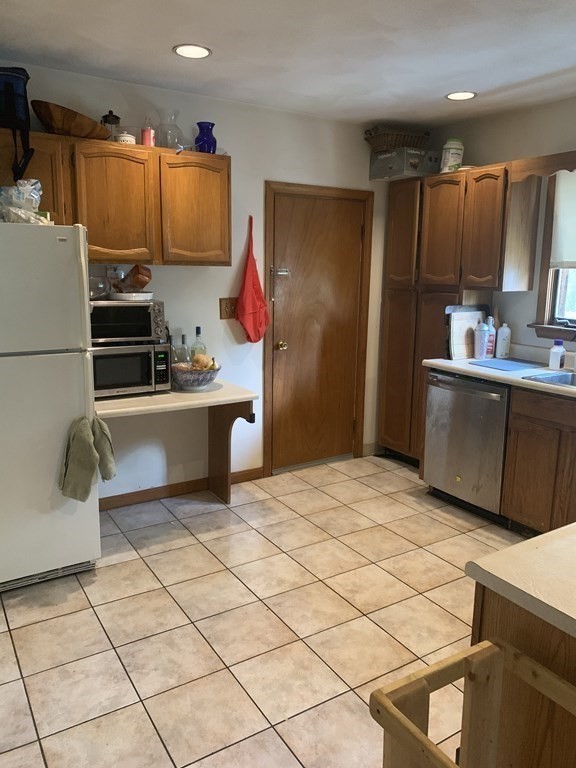 2 bed, 1 bath apartment for rent at 64 Garrison Ave Unit 1, West Somerville — photo 6 of 13