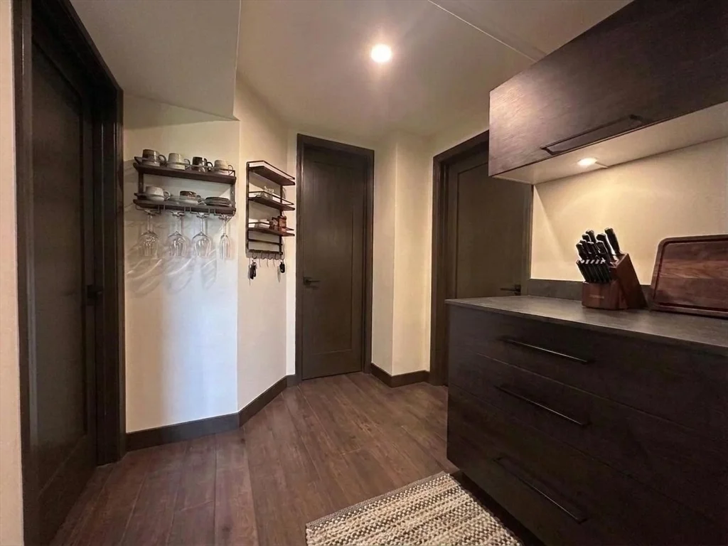 2 bed, 1 bath apartment for rent at 64 Goodenough St Unit G, Oak Square — photo 3 of 6