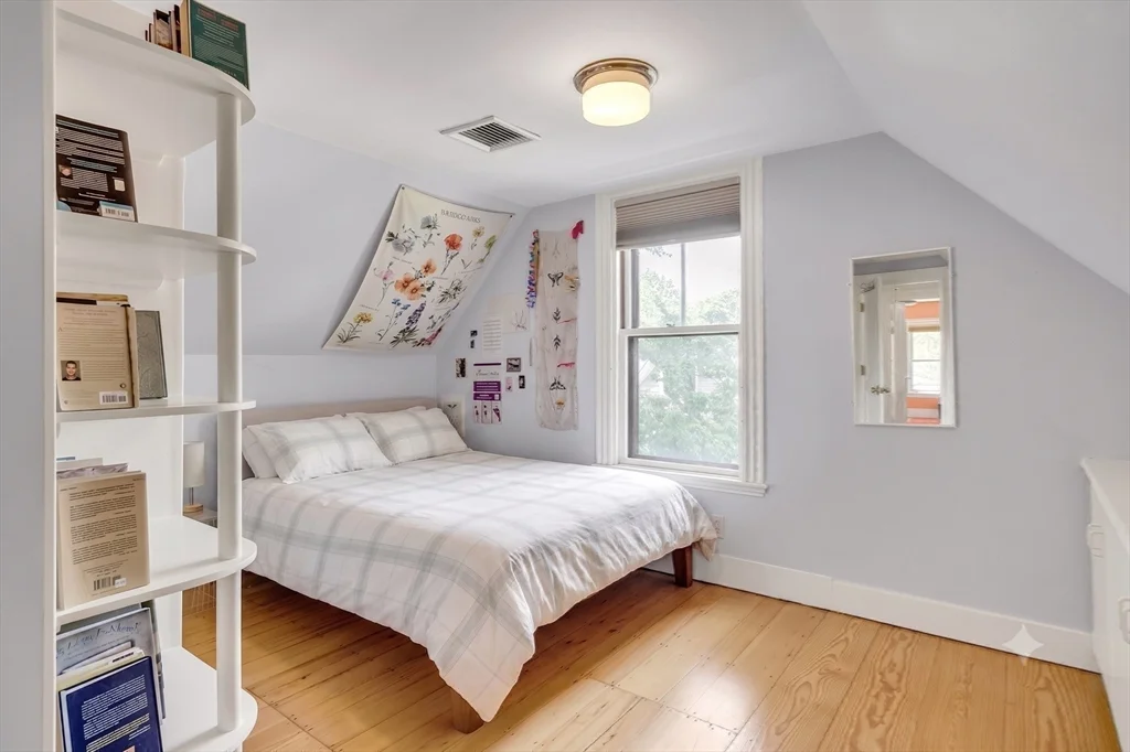 5 bed, 2 bath apartment for rent at 64 Gorham, Baldwin — photo 22 of 32