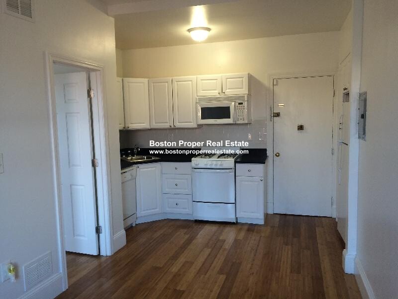 1 bed, 1 bath apartment for rent at 64 Hemenway St Unit 26, Fenway — photo 1 of 6