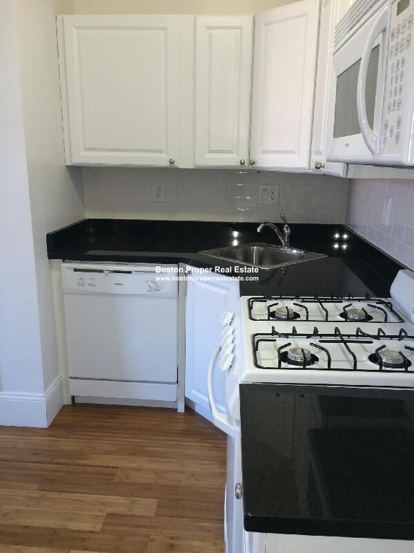 1 bed, 1 bath apartment for rent at 64 Hemenway St Unit 26, Fenway — photo 2 of 6
