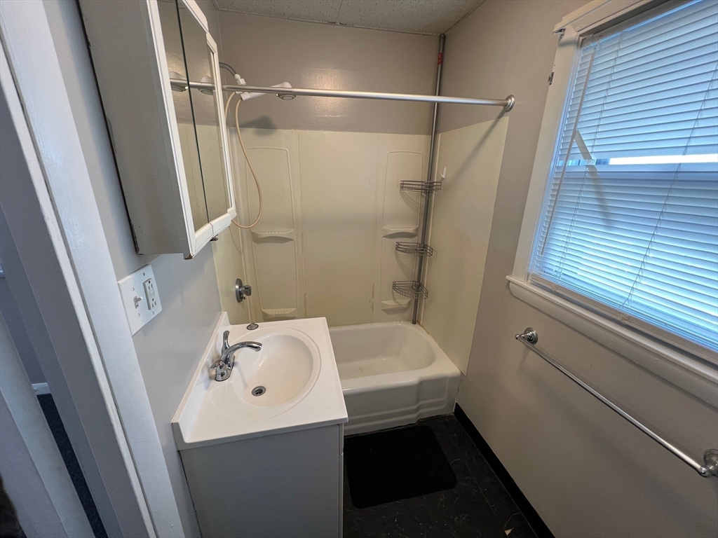 2 bed, 1 bath apartment for rent at 64 Hunter St Unit 1N, Fall River — photo 3 of 8