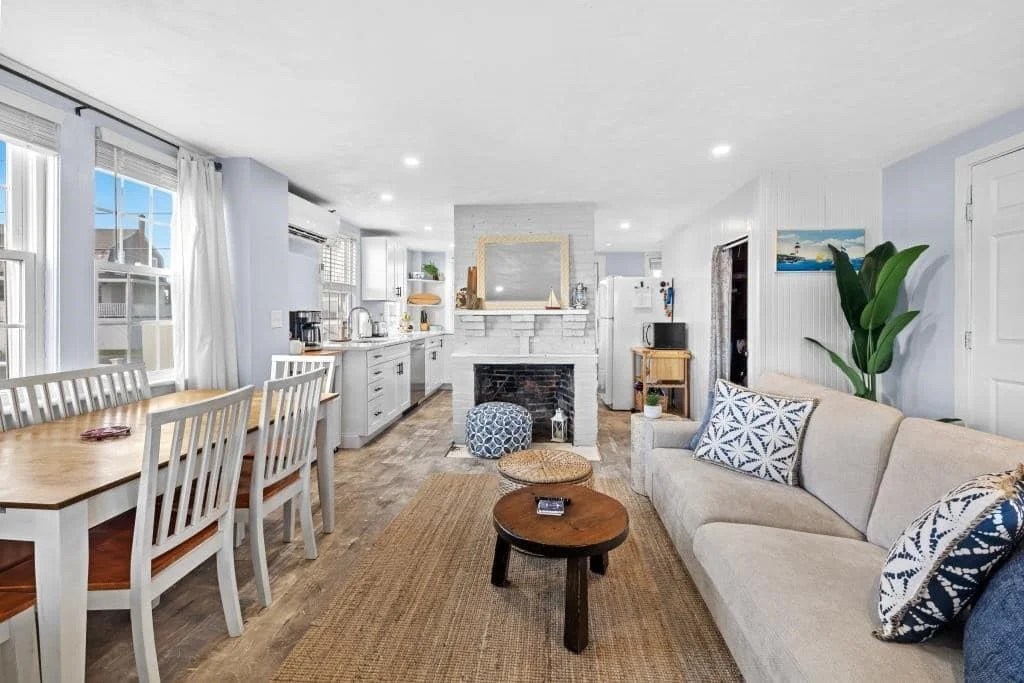 3 bed, 1 bath apartment for rent at 64 Lighthouse Rd, Scituate — photo 3 of 13
