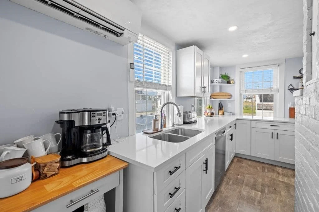 3 bed, 1 bath apartment for rent at 64 Lighthouse Rd, Scituate — photo 2 of 13