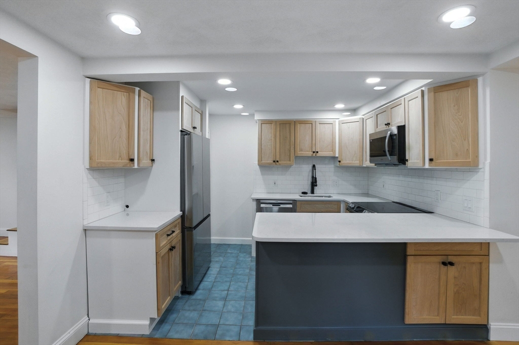 2 bed, 1 bath apartment for rent at 64 Lincoln Ave Unit 64, Lynnfield — photo 6 of 14