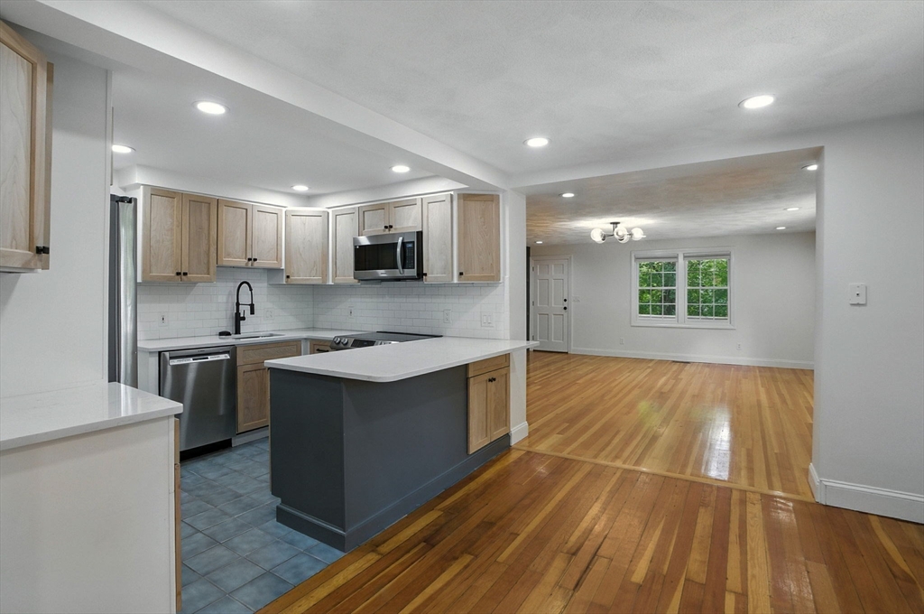 2 bed, 1 bath apartment for rent at 64 Lincoln Ave Unit 64, Lynnfield — photo 5 of 14