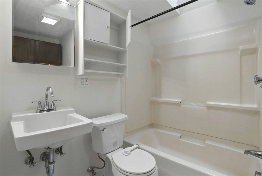 2 bed, 1 bath apartment for rent at 64 Lincoln Ave Unit 64, Lynnfield — photo 10 of 14