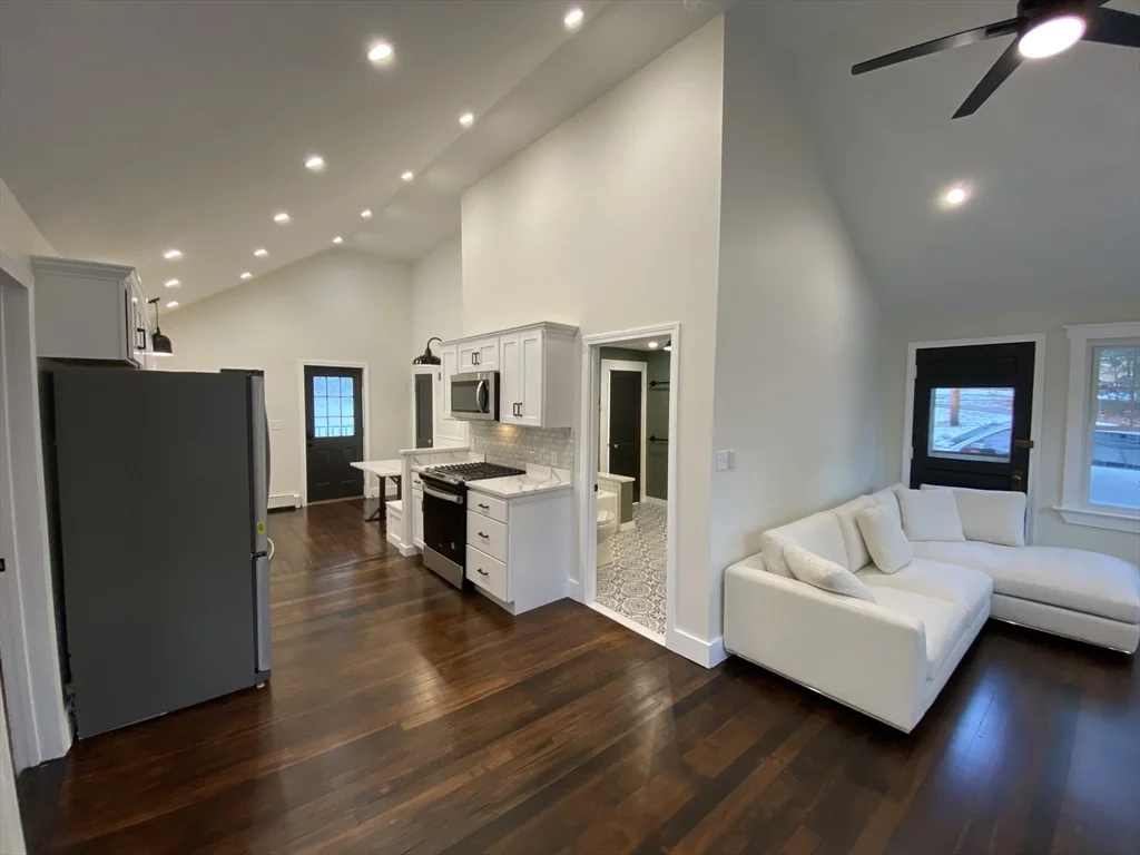 2 bed, 1 bath apartment for rent at 64 Manning St, Holden — photo 2 of 42