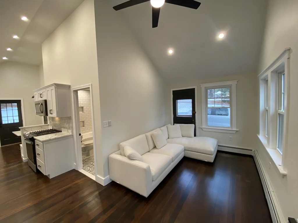 2 bed, 1 bath apartment for rent at 64 Manning St, Holden — photo 3 of 42