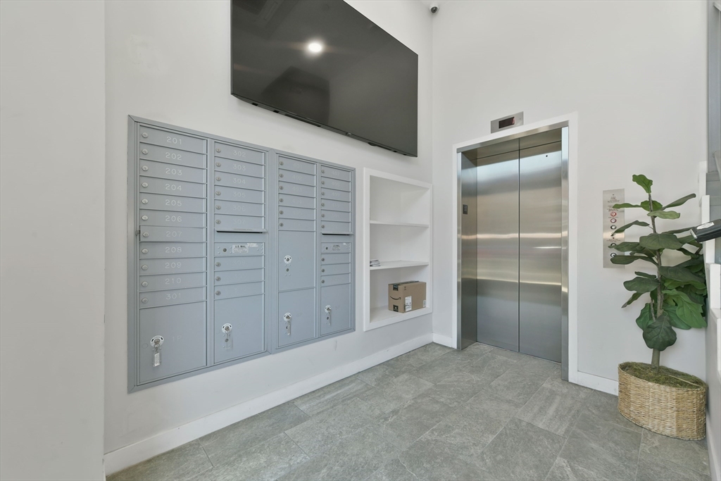 Studio bed, 1 bath apartment for rent at 64 Market St Unit 208, Lynn — photo 14 of 31