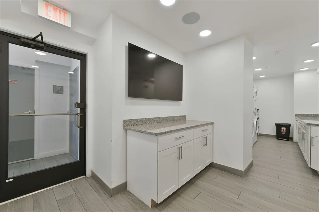 Studio bed, 1 bath apartment for rent at 64 Market St Unit 209, Lynn — photo 6 of 18