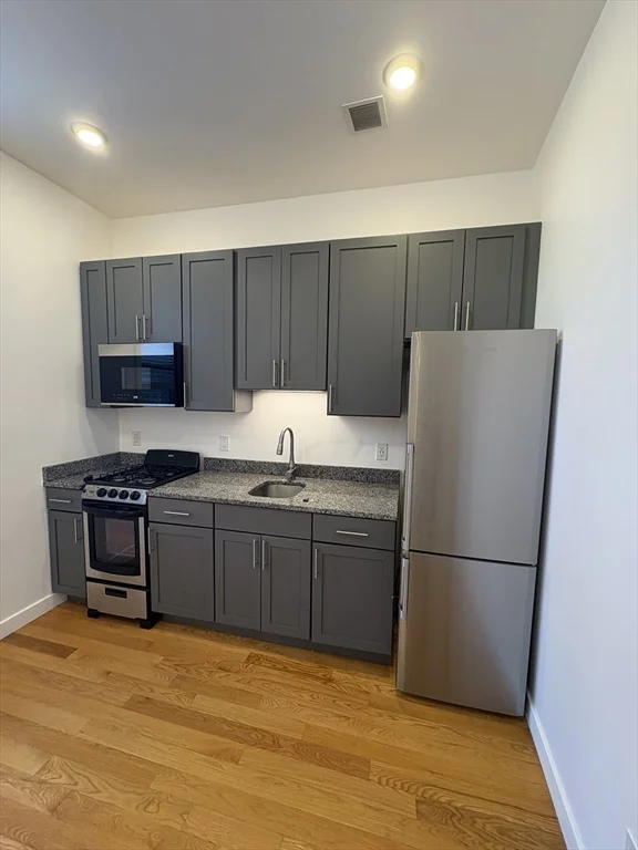 Studio bed, 1 bath apartment for rent at 64 Market St Unit 304, Lynn — photo 1 of 8