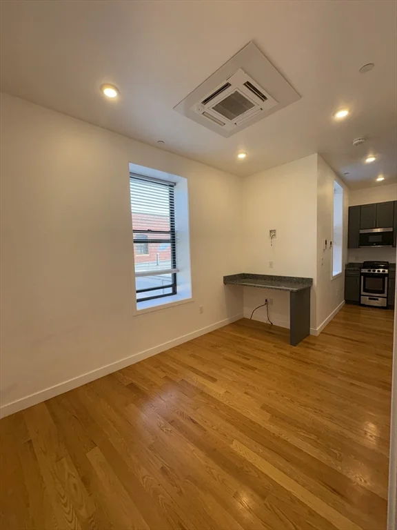Studio bed, 1 bath apartment for rent at 64 Market St Unit 304, Lynn — photo 4 of 8