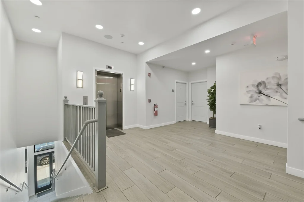 Studio bed, 1 bath apartment for rent at 64 Market St Unit 305, Lynn — photo 7 of 9