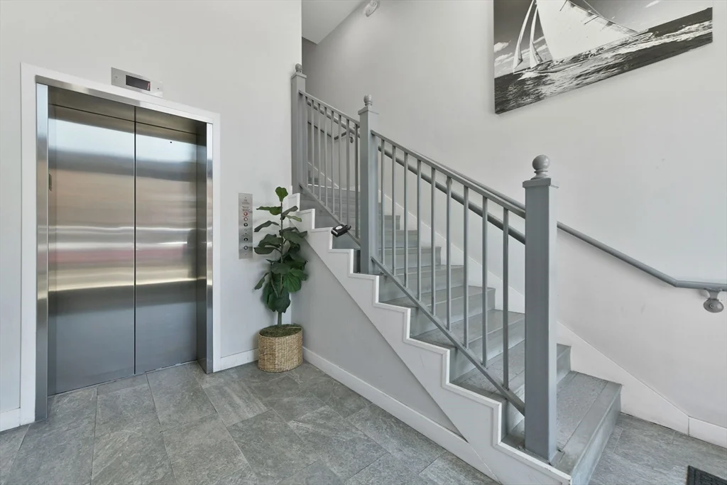 Studio bed, 1 bath apartment for rent at 64 Market St Unit 305, Lynn — photo 8 of 9
