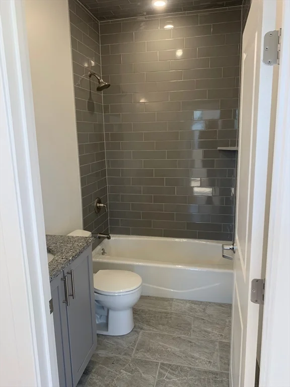 2 bed, 1 bath apartment for rent at 64 Market St Unit 401, Lynn — photo 9 of 14