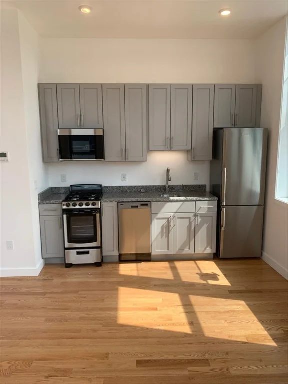 2 bed, 1 bath apartment for rent at 64 Market St Unit 401, Lynn — photo 3 of 14