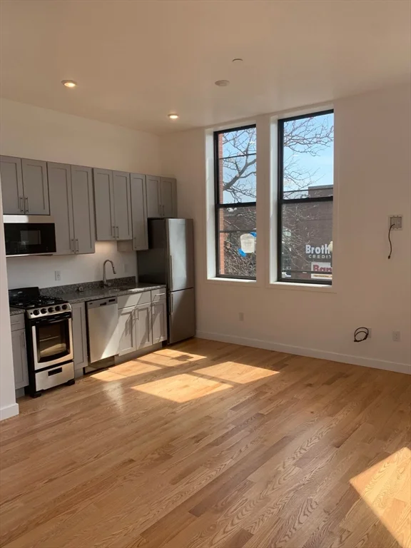 2 bed, 1 bath apartment for rent at 64 Market St Unit 401, Lynn — photo 4 of 14