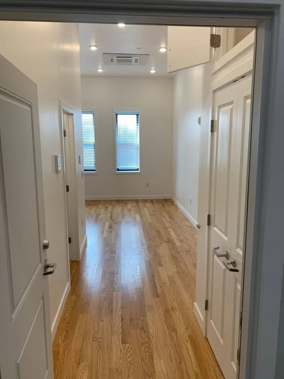 Studio bed, 1 bath apartment for rent at 64 Market St Unit 404, Lynn — photo 3 of 11