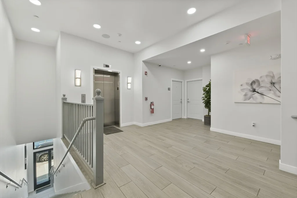 Studio bed, 1 bath apartment for rent at 64 Market St Unit 407, Lynn — photo 13 of 27