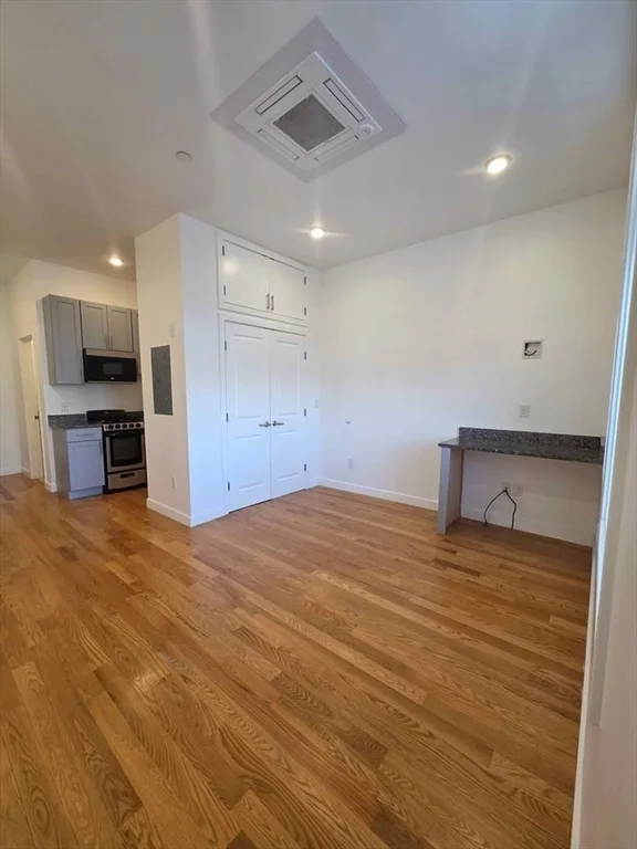 Studio bed, 1 bath apartment for rent at 64 Market St Unit 408, Lynn — photo 2 of 9