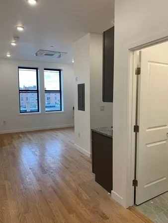 Studio bed, 1 bath apartment for rent at 64 Market St Unit 5, Lynn — photo 4 of 7