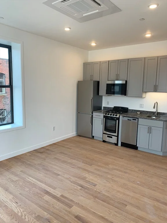 2 bed, 1 bath apartment for rent at 64 Market St Unit 501, Lynn