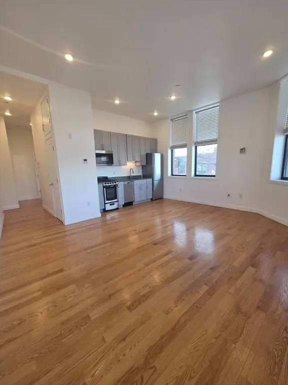 2 bed, 1 bath apartment for rent at 64 Market St Unit 603, Lynn — photo 2 of 10