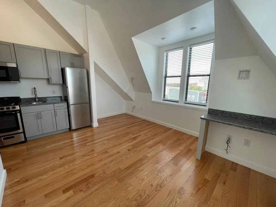 Studio bed, 1 bath apartment for rent at 64 Market St Unit 605, Lynn — photo 2 of 9