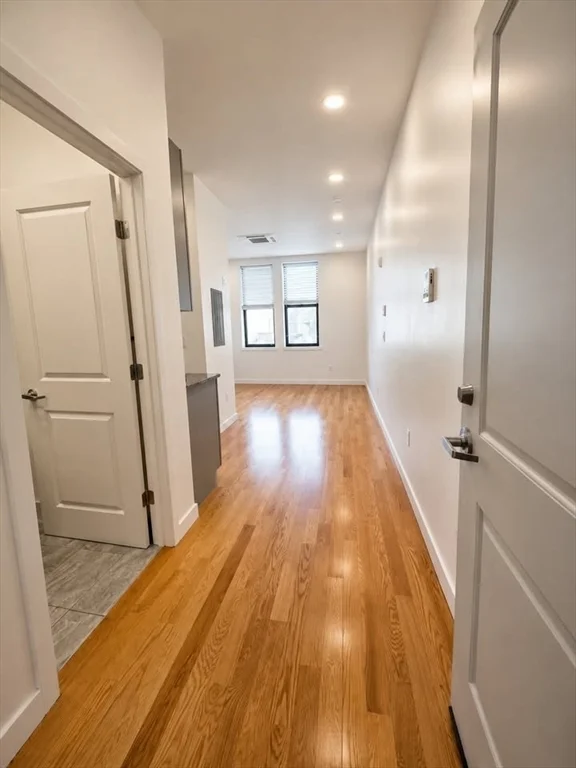 Studio bed, 1 bath apartment for rent at 64 Market St Unit 608, Lynn — photo 1 of 11