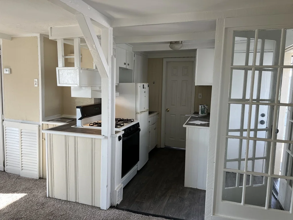 1 bed, 1 bath apartment for rent at 64 Moore St Unit 2, Winthrop — photo 4 of 8