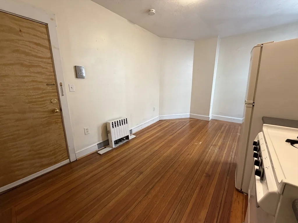 Studio bed, 1 bath apartment for rent at 64 Myrtle St Unit 11, Beacon Hill — photo 5 of 7