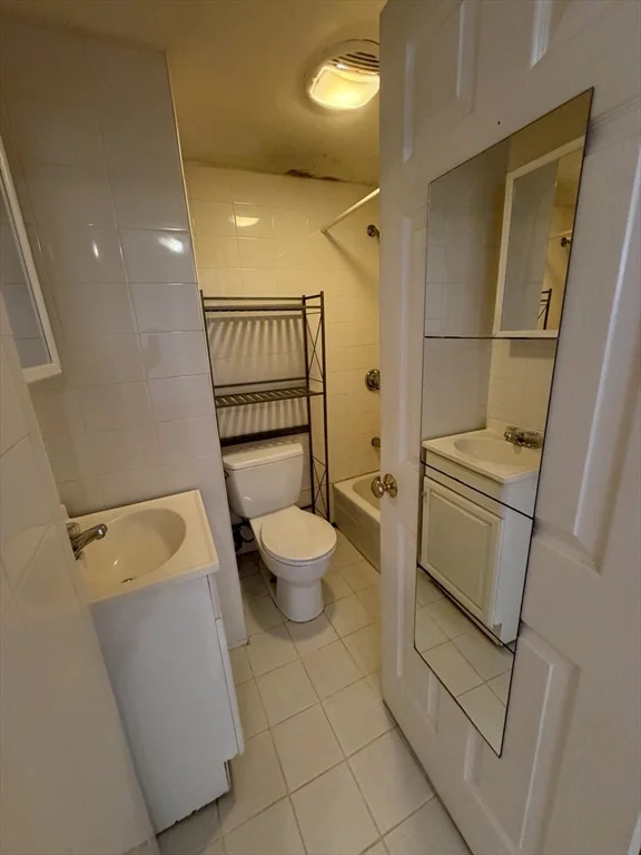 Studio bed, 1 bath apartment for rent at 64 Myrtle St Unit 11, Beacon Hill — photo 6 of 7