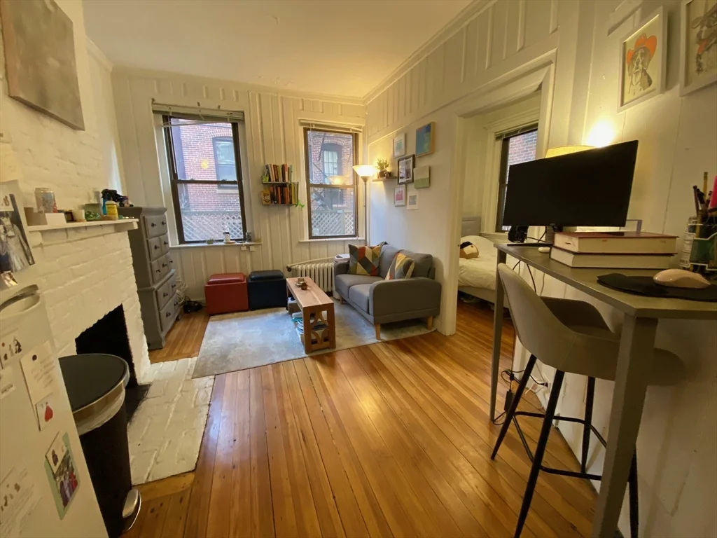 1 bed, 1 bath apartment for rent at 64 Myrtle St Unit 6, Beacon Hill